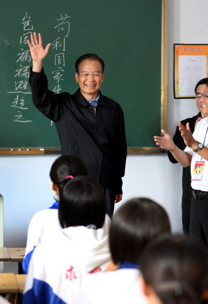 溫家寶:將為中西部貧困農(nóng)村中小學(xué)提供營(yíng)養(yǎng)補(bǔ)助