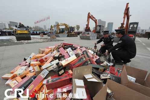 中國(guó)180余城市同步集中銷(xiāo)毀假冒偽劣商品(組圖)