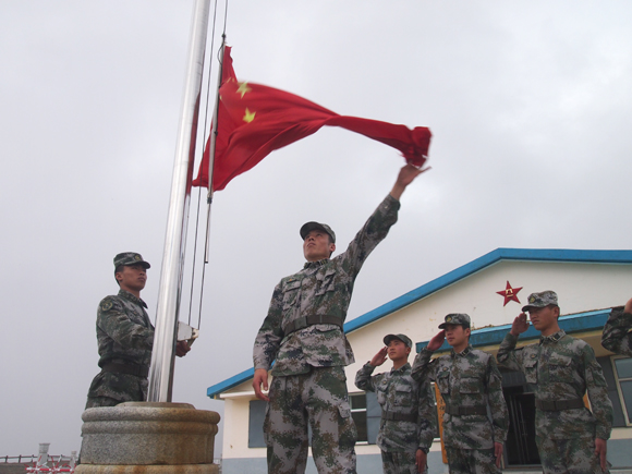博士排長守天池 90后新兵衛(wèi)邊防