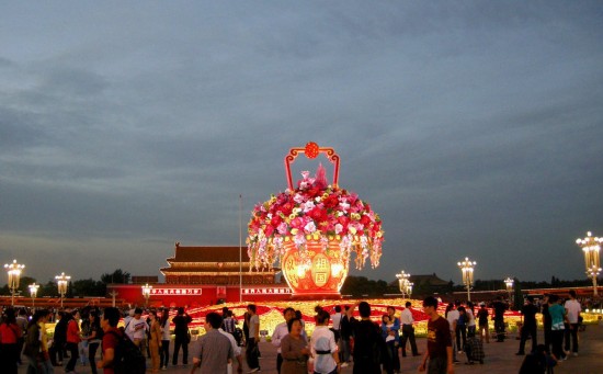 天安門“史上最大花籃”竣工 將擺放至十八大閉幕