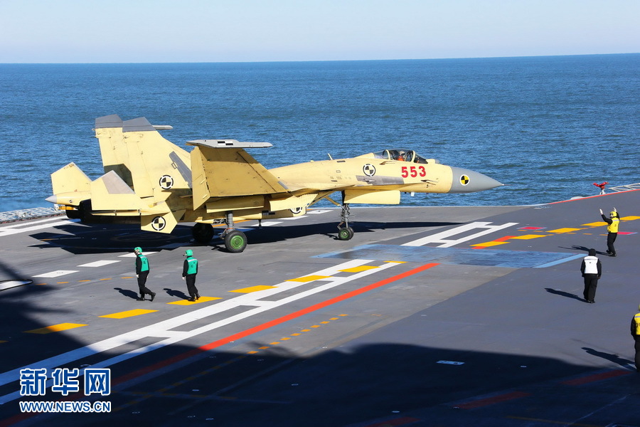 高清：我航空母艦順利進行殲—15飛機起降飛行訓練