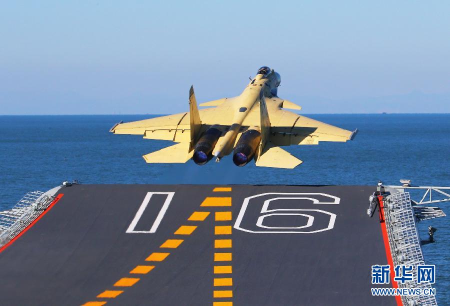 殲-15戰機揭開神秘面紗：兇猛強悍的空中“飛鯊”