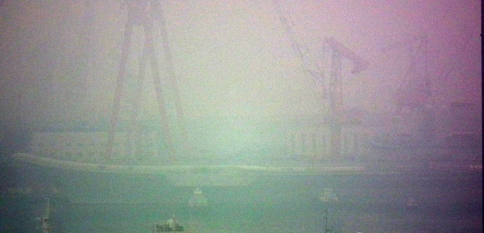 高清組圖：遼寧艦霧中出港 或前往部署母港