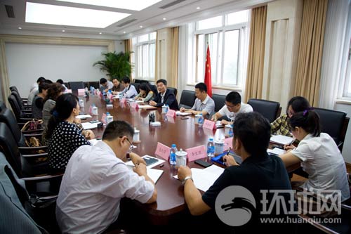 網(wǎng)民代表：網(wǎng)絡(luò)謠言是社會(huì)毒瘤 必須重拳打擊