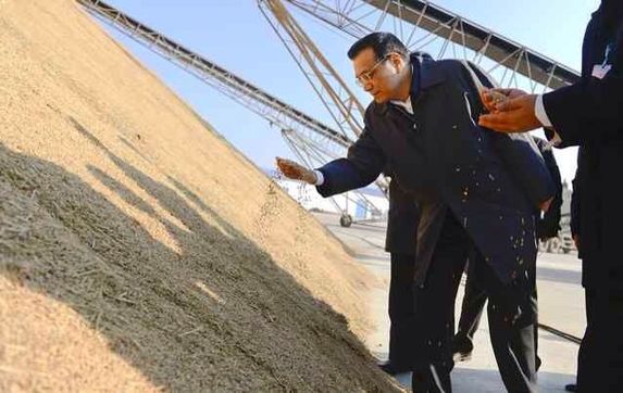 李克強查看糧倉：贊許這是金倉、墊底倉