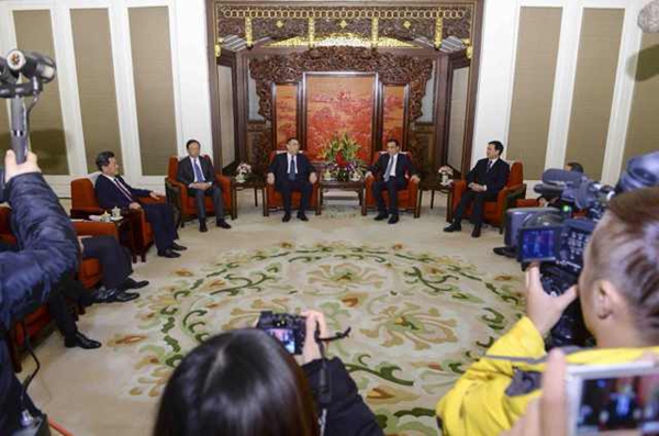 李克強(qiáng)會(huì)見澳門特區(qū)行政長(zhǎng)官崔世安