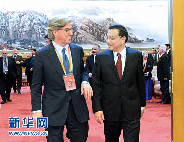 李克強(qiáng)在人民大會(huì)堂同在華部分外國(guó)專家親切座談