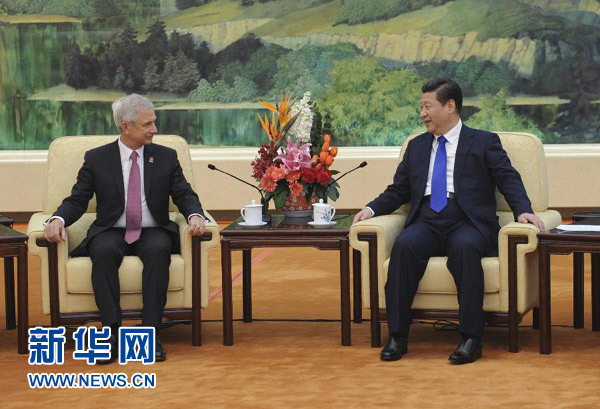 習近平會見法國國民議會議長巴爾托洛內(nèi)