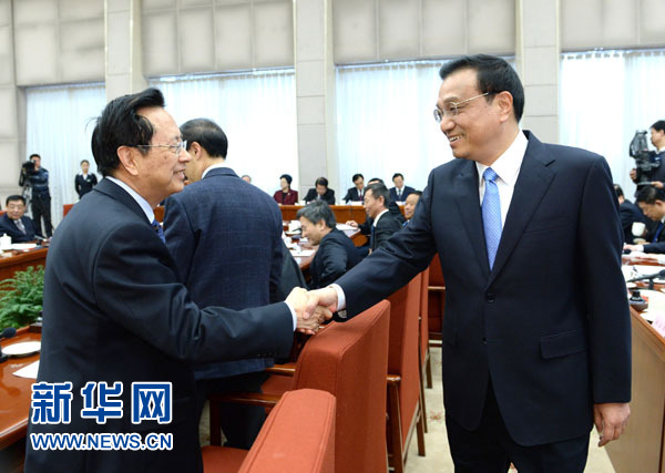 李克強(qiáng)主持黨外人士座談會(huì) 聽取對(duì)政府工作報(bào)告意見和建議