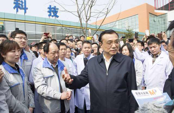 李克強(qiáng)考察沈陽(yáng)企業(yè)：關(guān)心治霾技術(shù) 建議給科技人員股權(quán)