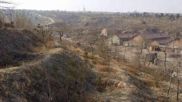 李克強考察赤峰棚戶區(qū)：一定讓你們住上新房