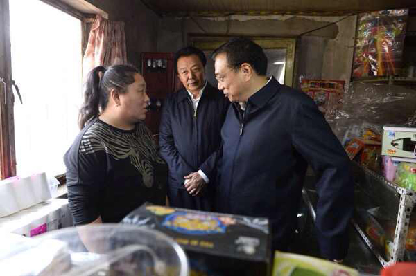 李克強(qiáng)考察赤峰棚戶區(qū)：一定讓你們住上新房