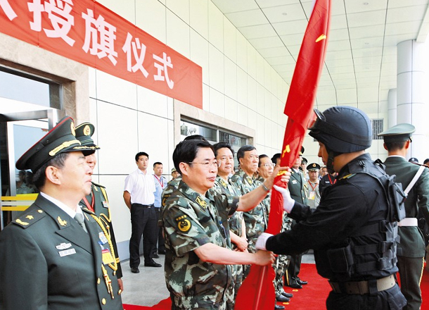 山西公安武警聯(lián)合舉行處突維穩(wěn)匯報(bào)演練