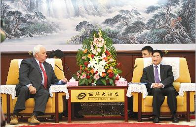 袁純清會(huì)見哈薩克斯坦前總理捷列先科