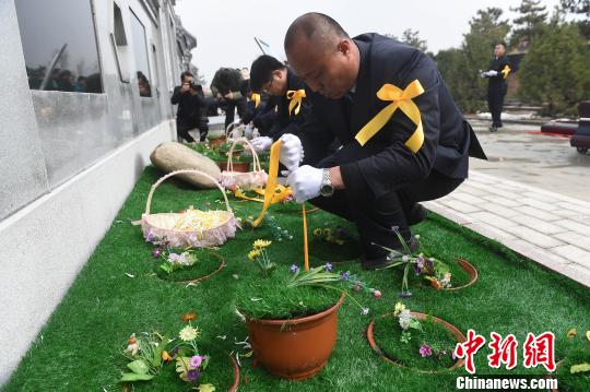 山西現(xiàn)“無碑深埋”式公益生態(tài)葬