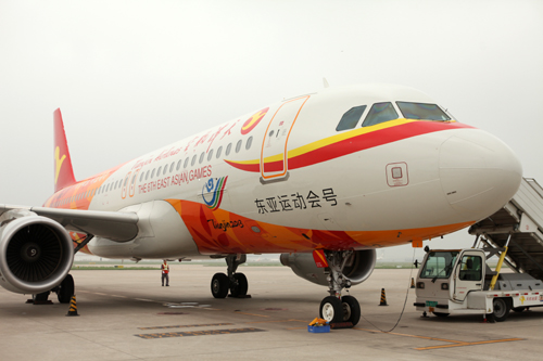 天津航空“東亞運(yùn)動(dòng)會(huì)號(hào)”飛機(jī)首航大連
