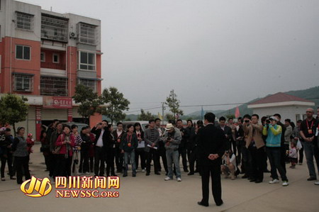 名博見證重建奇跡 網(wǎng)絡(luò)傳遞中國力量 全國第四屆專家博客筆會在川圓滿落幕