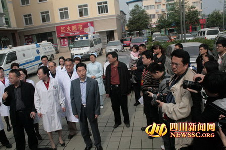 名博見證重建奇跡 網(wǎng)絡(luò)傳遞中國力量 全國第四屆專家博客筆會在川圓滿落幕