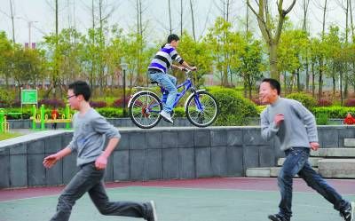 汶川地震三周年現場回訪：援建者與當地人成親人