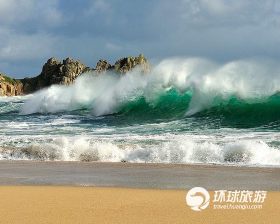 驚險(xiǎn)刺激！盤(pán)點(diǎn)世界最美沖浪地
