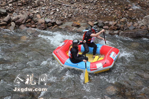 大覺山國際生態(tài)旅游節(jié)開幕 國內(nèi)外選手競漂飛渡