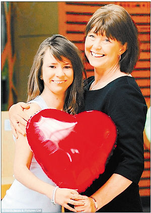 英國(guó)首個(gè)“換心女?huà)?#8221; 25年如花綻放