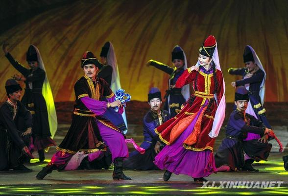 大型歌舞詩(shī)劇《刀郎》在烏魯木齊首演