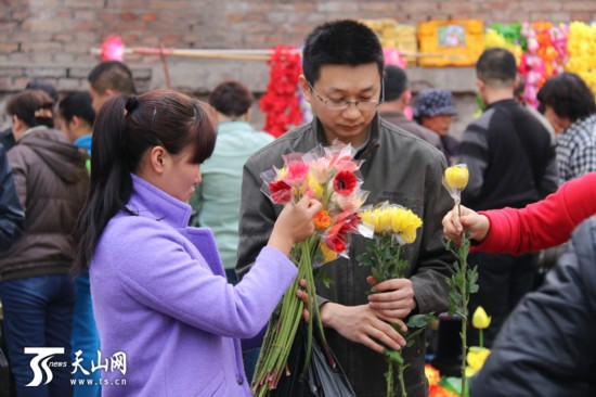 烏魯木齊：清明祭祀 你與文明還差幾步
