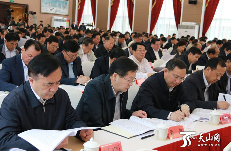 領導干部要自覺踐行“三嚴三實”