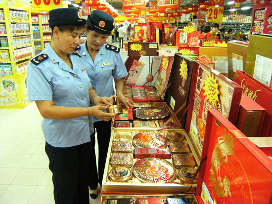 新疆哈密市工商局開展中秋、國慶前食品安全檢查