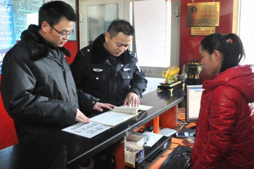 奎屯市公安局集中開展節前治安大檢查