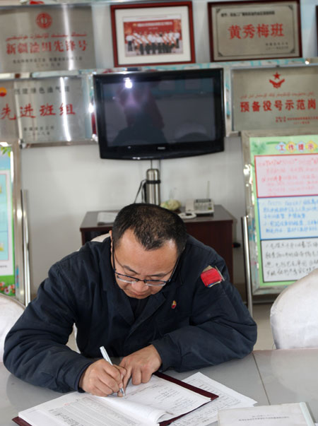 克拉瑪依油田：長假結(jié)束 生產(chǎn)正忙