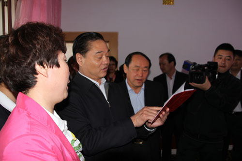 兵團(tuán)“少生快富”工程推進(jìn)會(huì)在十三師召開 兵團(tuán)副司令員宋建業(yè)出席會(huì)議并作重要講話