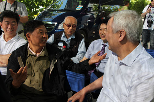 “父親節”慰問探班電影《好運特克斯》拍攝劇組
