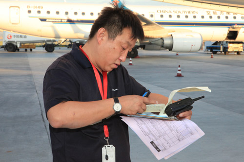 日裝行李近萬件 機型特點“門兒清”：探訪航空貨運監裝員