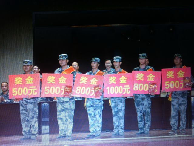 奎屯市公安局協警劉玉鵬榮獲新疆軍區大比武第二名