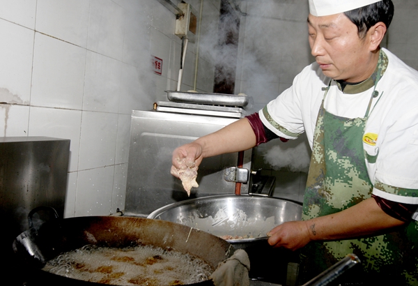 新疆克拉瑪依：“六個(gè)一”愛(ài)暖新兵心