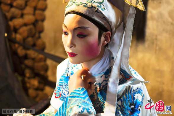 浙江：濃濃鄉(xiāng)情 婺劇的臺(tái)前幕后[組圖]