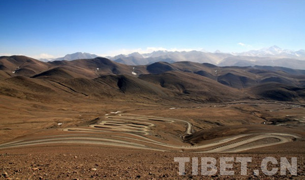 西藏天路見證公路發(fā)展 讓山不再高路不再遠(yuǎn)