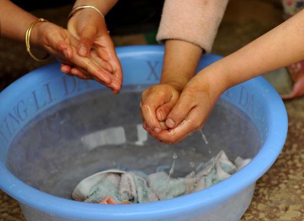 云南旱區(qū)小學(xué)校的“缺水生活”