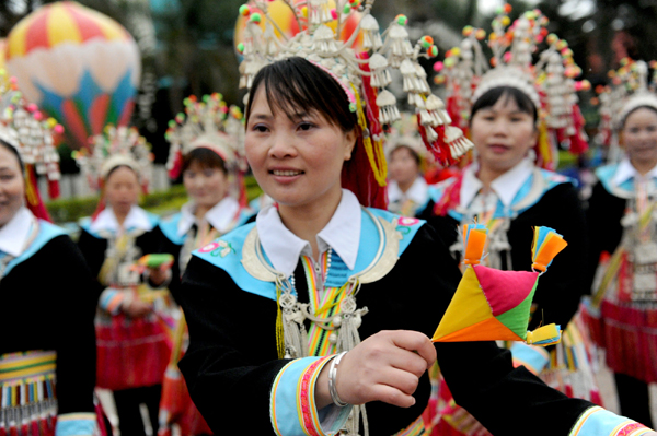 云南富寧縣舉行傳統“曼瑞瓏端”活動