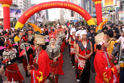 2012中國(guó)•德宏景頗族國(guó)際目瑙縱歌節(jié)正月十五開幕