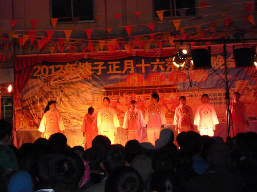 云南尋甸“落燈節”好熱鬧