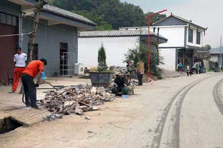 云南省彝良樹(shù)林240萬(wàn)元改造集鎮(zhèn)文明路