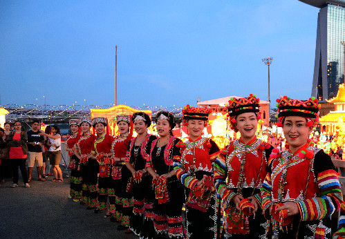新加坡除夕夜刮起“云南風”