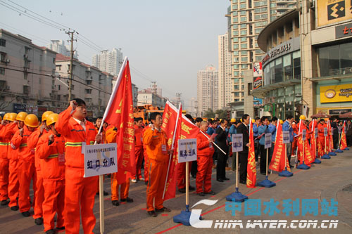 上海排水行業(yè)冒寒組織“百團(tuán)大戰(zhàn)”解民憂