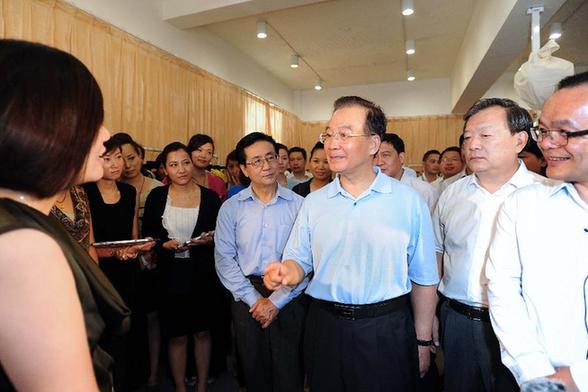 溫家寶總理在浙江考察經濟運行