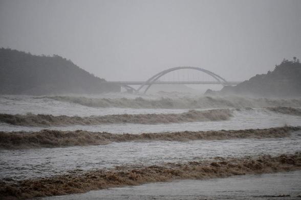 強(qiáng)臺風(fēng)“布拉萬”造成舟山海域狂風(fēng)暴雨