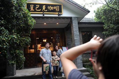 星巴克“入駐”靈隱引熱議　觸痛誰的神經？