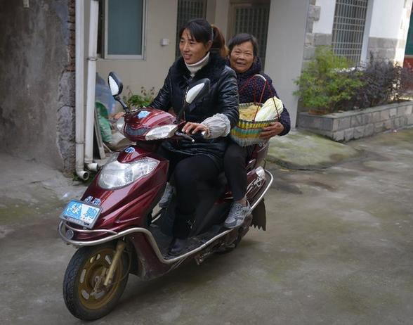 仙居慈孝志愿者 關愛空巢老人